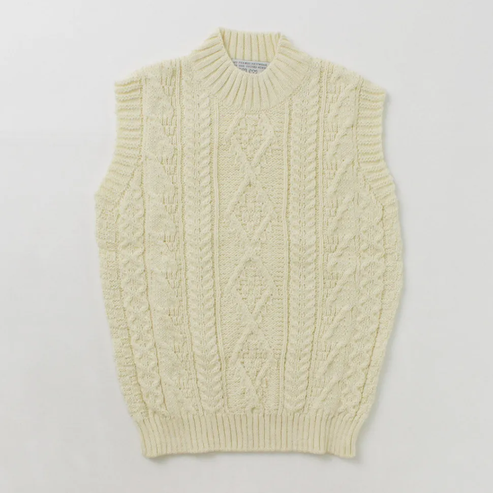 OLD DERBY KNITWEAR / Cable Turtle Slipover